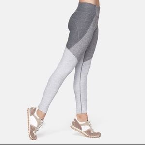 Outdoor Voices - Tri-Tone Gray 7/8 Leggings - M